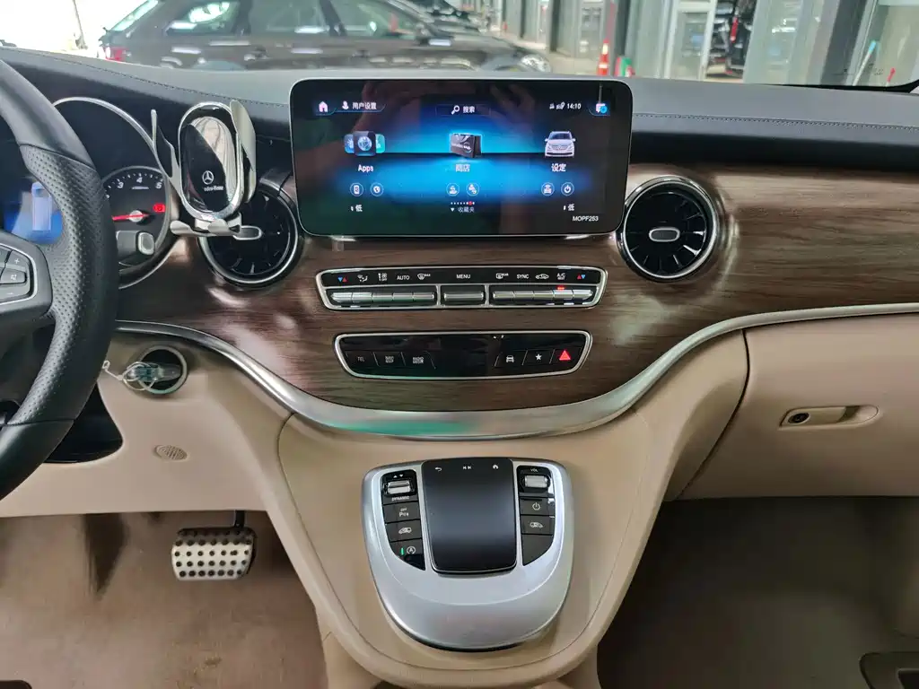 Mercedes-Benz V-Class 2023 — фото 13