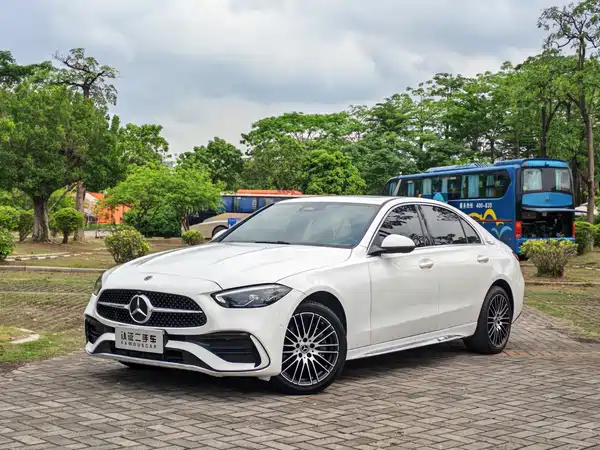 Mercedes-Benz C-Class 2024