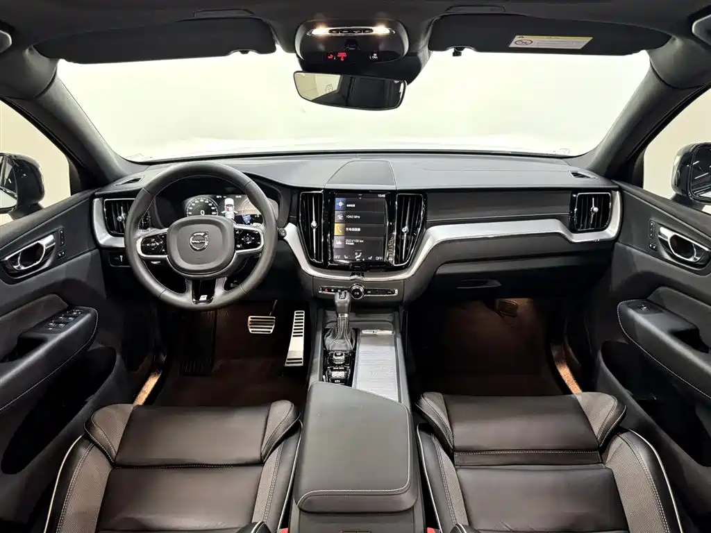 Volvo XC60 2020 — фото 10
