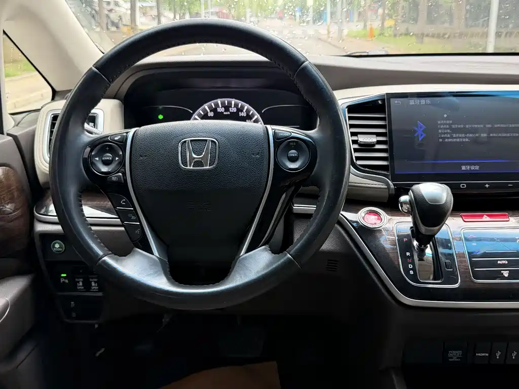 Honda Odyssey 2016 — фото 14