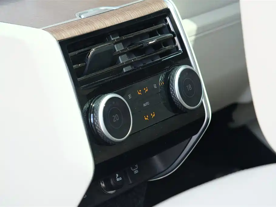 Land Rover Range Rover 2024 — фото 18