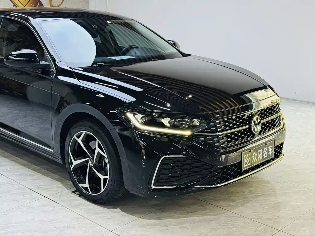 Volkswagen Passat 2023 — фото 4