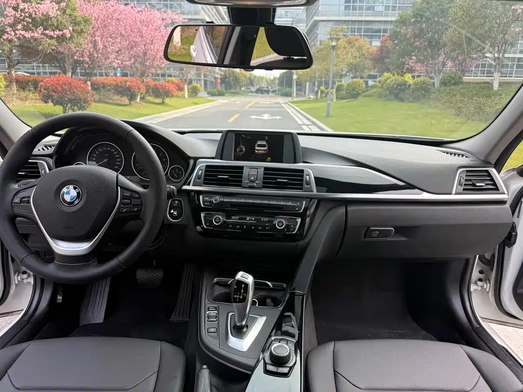 BMW 3 Series 2016 — фото 17