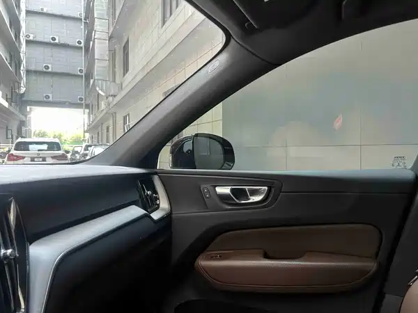 Volvo XC60 2022