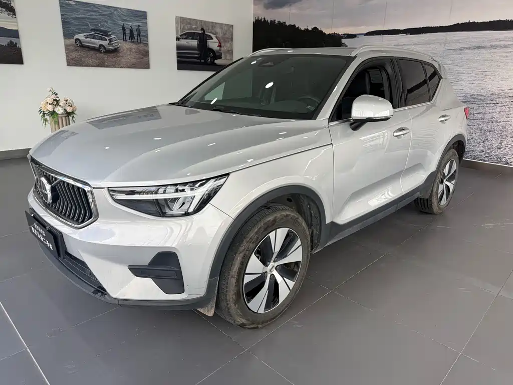 Volvo XC40 2024 — фото 3