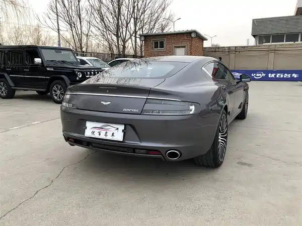 Aston Martin Rapide 2010