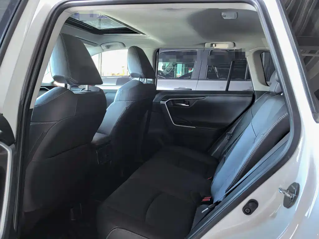 Toyota RAV4 2020 — фото 10