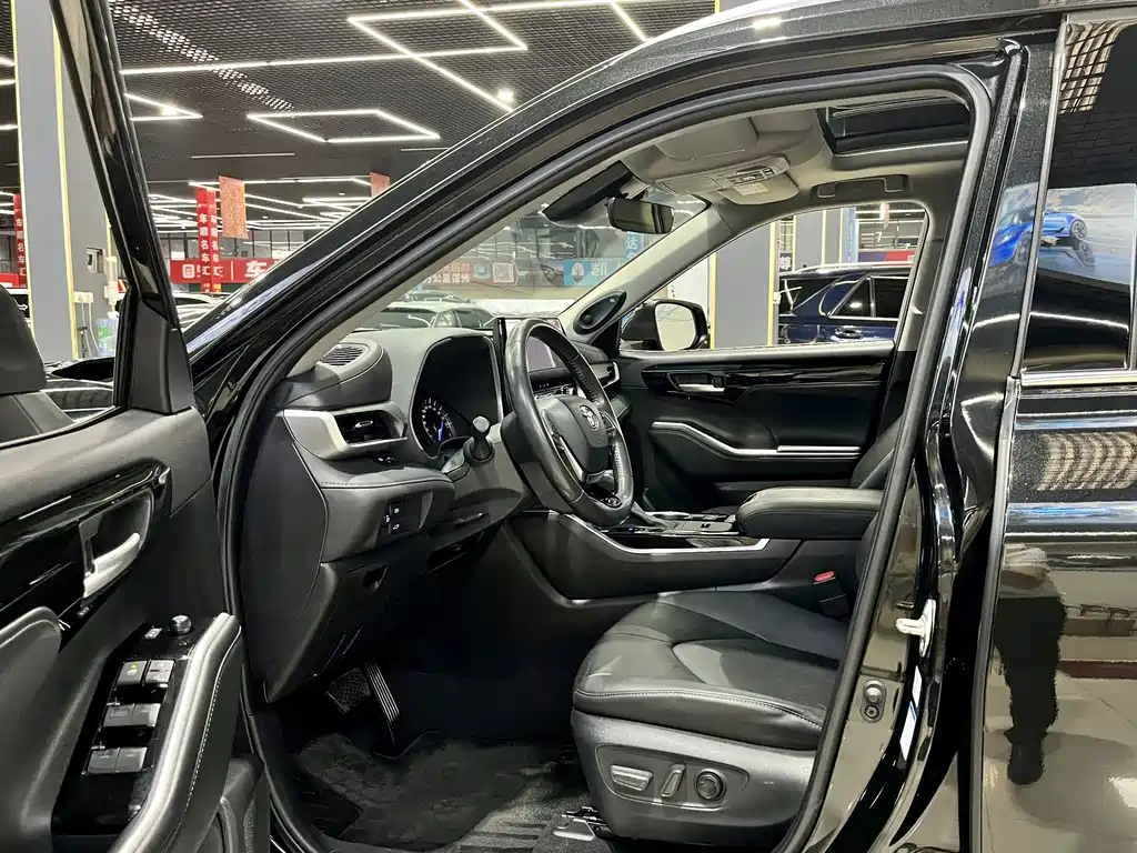 Toyota Highlander 2022 — фото 12
