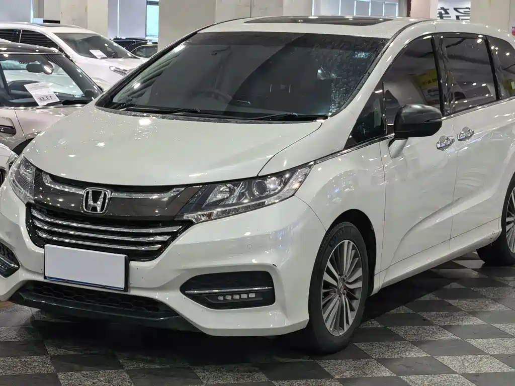 Honda Odyssey 2018 — фото 1