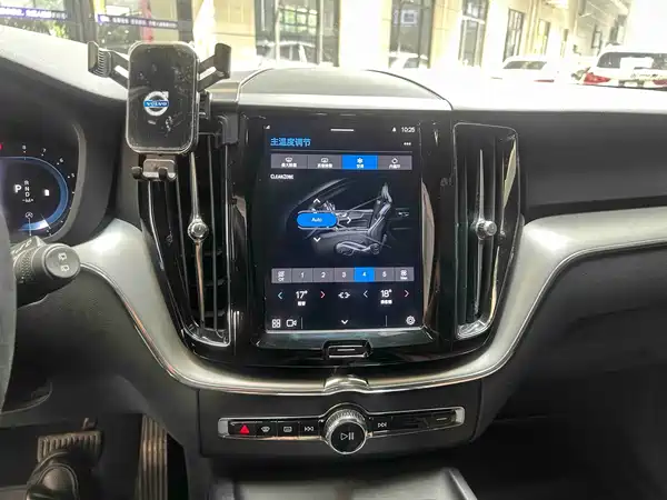 Volvo XC60 2022