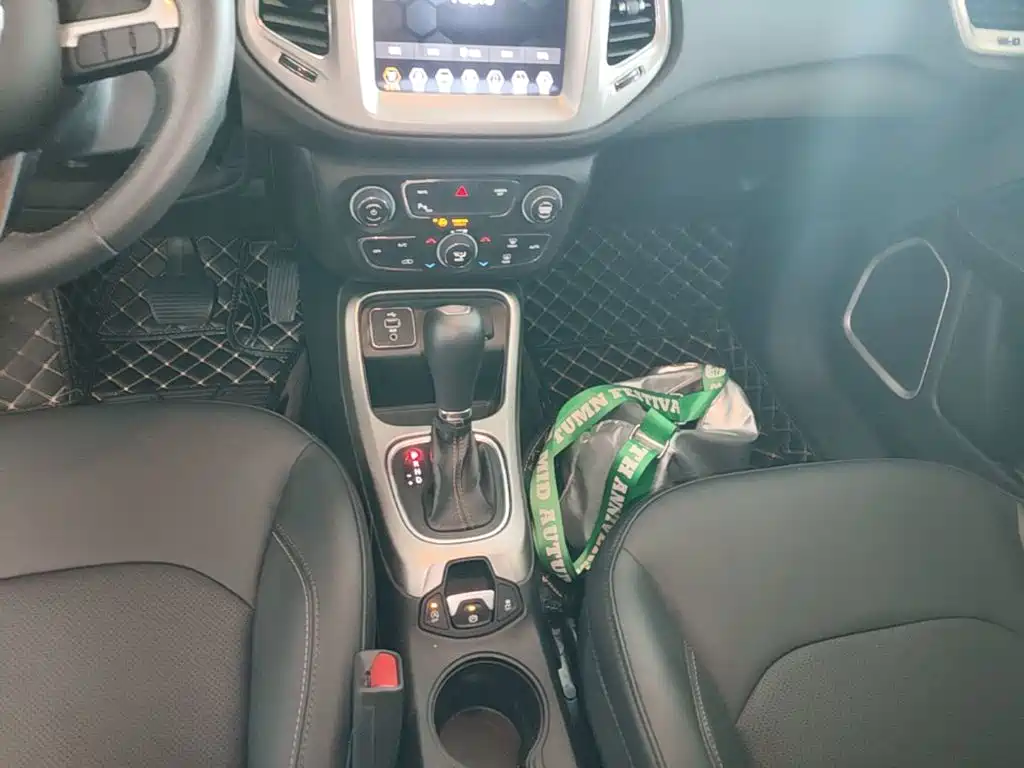 Jeep Compass 2019 — фото 14