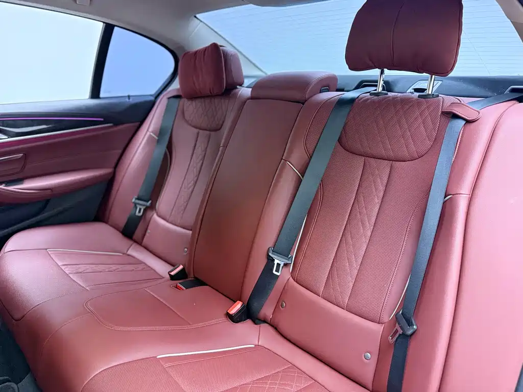 BMW 5 Series 2023 — фото 17