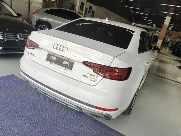 Audi A4L 2019