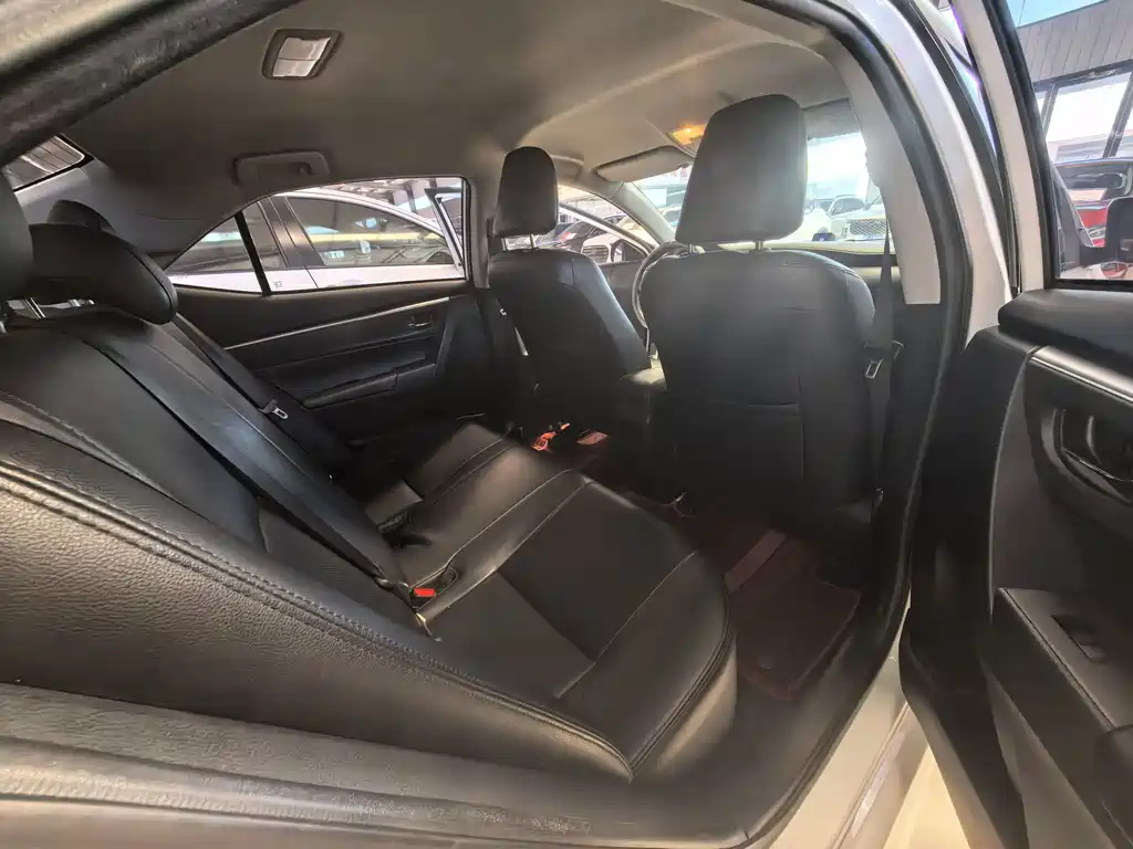 Toyota Corolla 2018 — фото 11