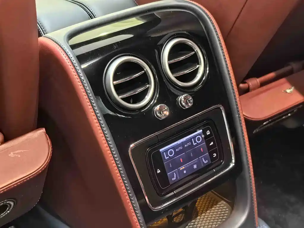 Bentley Flying Spur 2017 — фото 10