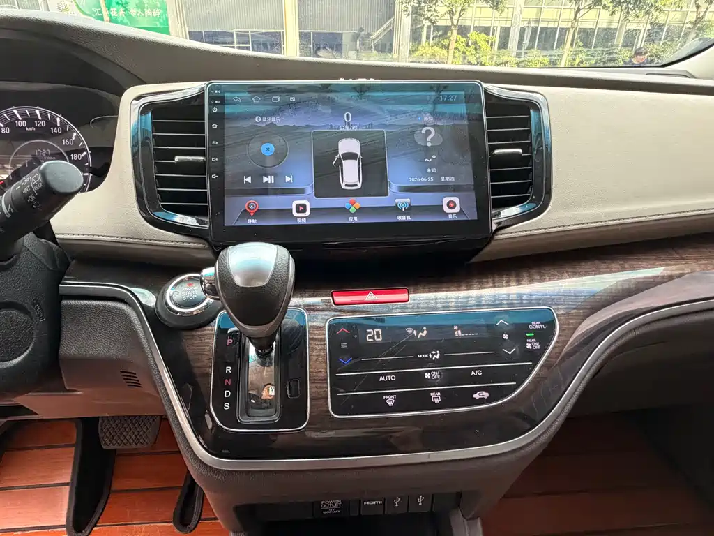 Honda Odyssey 2015 — фото 8