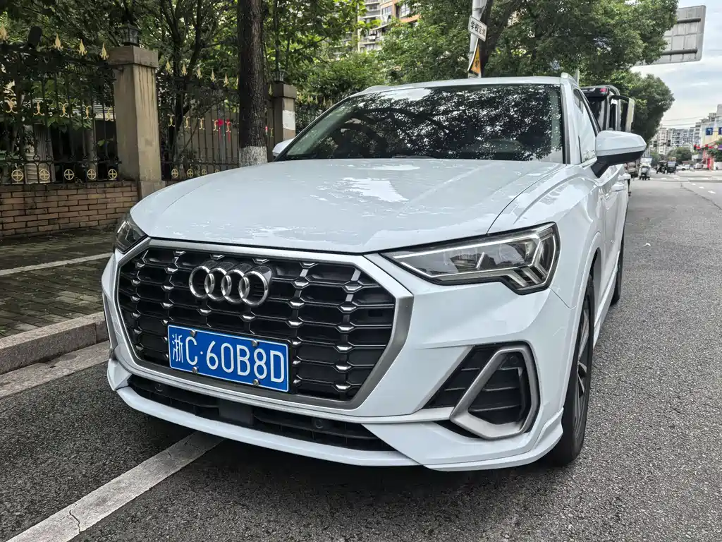 Audi Q3 2021 — фото 1