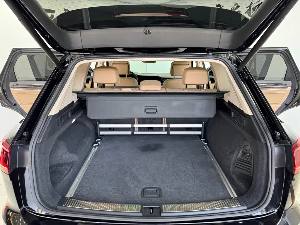 Volkswagen Touareg 2019 — фото 20