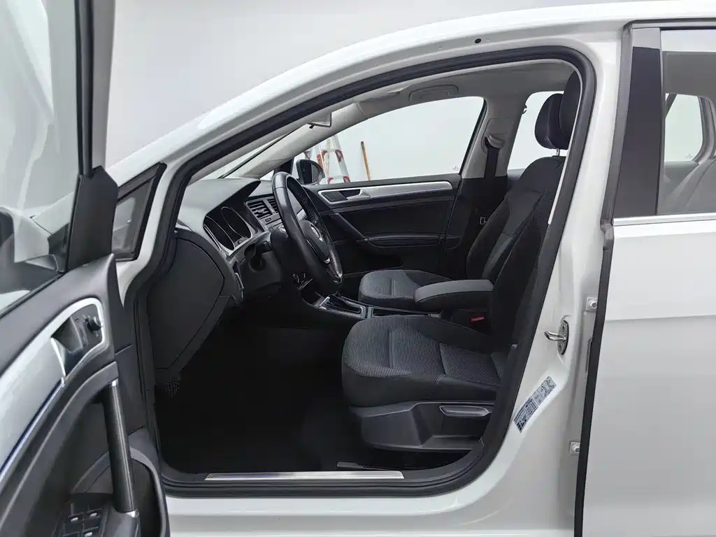Volkswagen Golf Pure Electric 2020 — фото 10