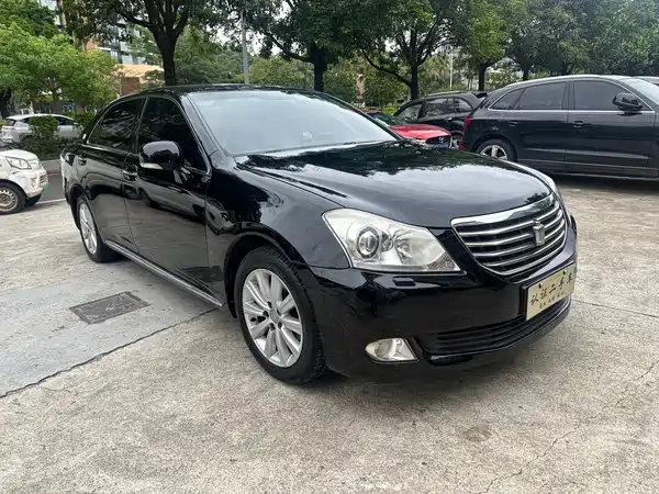 Toyota Crown 2010