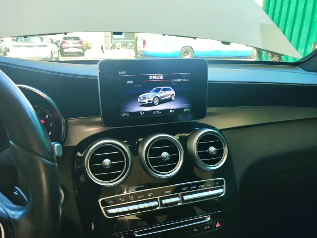 Mercedes-Benz GLC 2018 — фото 13
