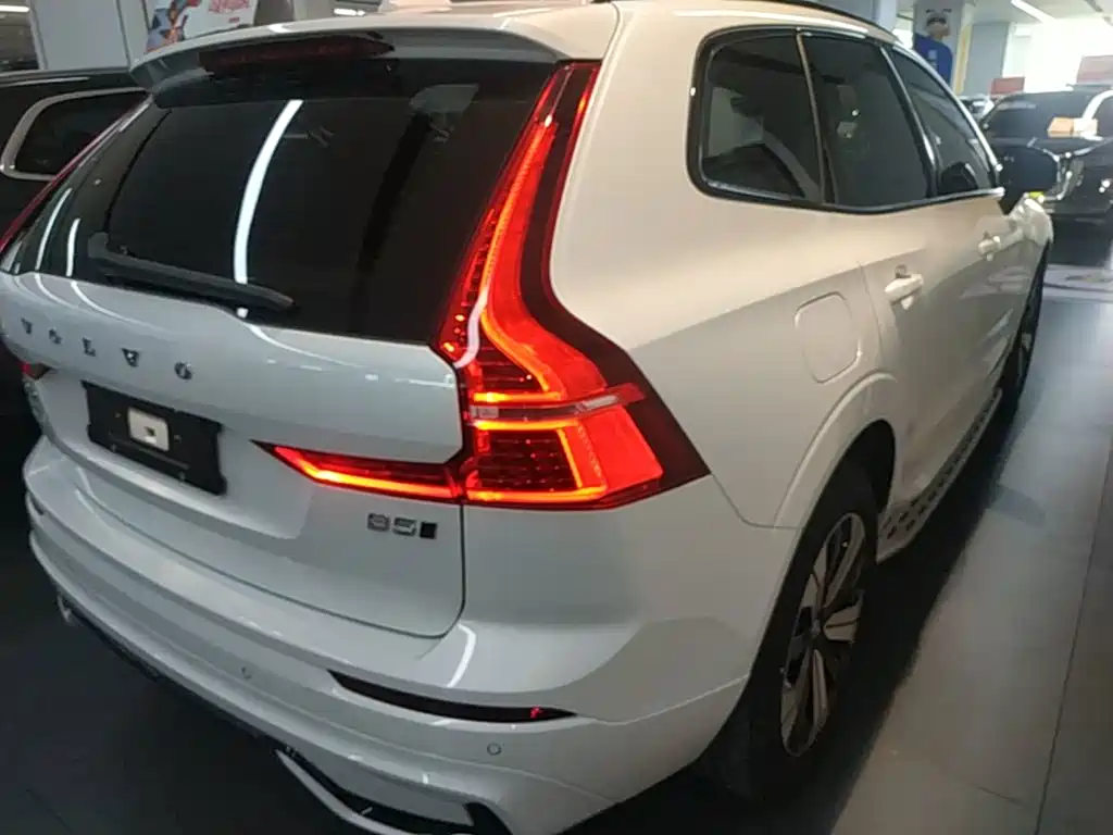 Volvo XC60 2023 — фото 7