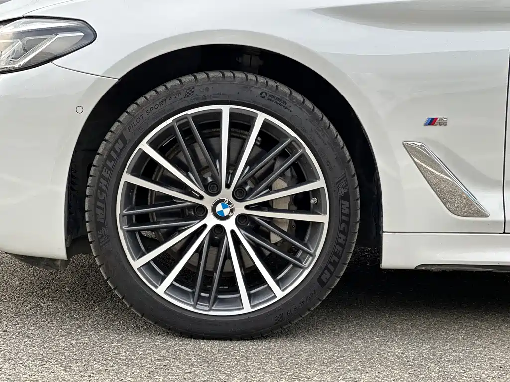 BMW 5 Series 2022 — фото 14