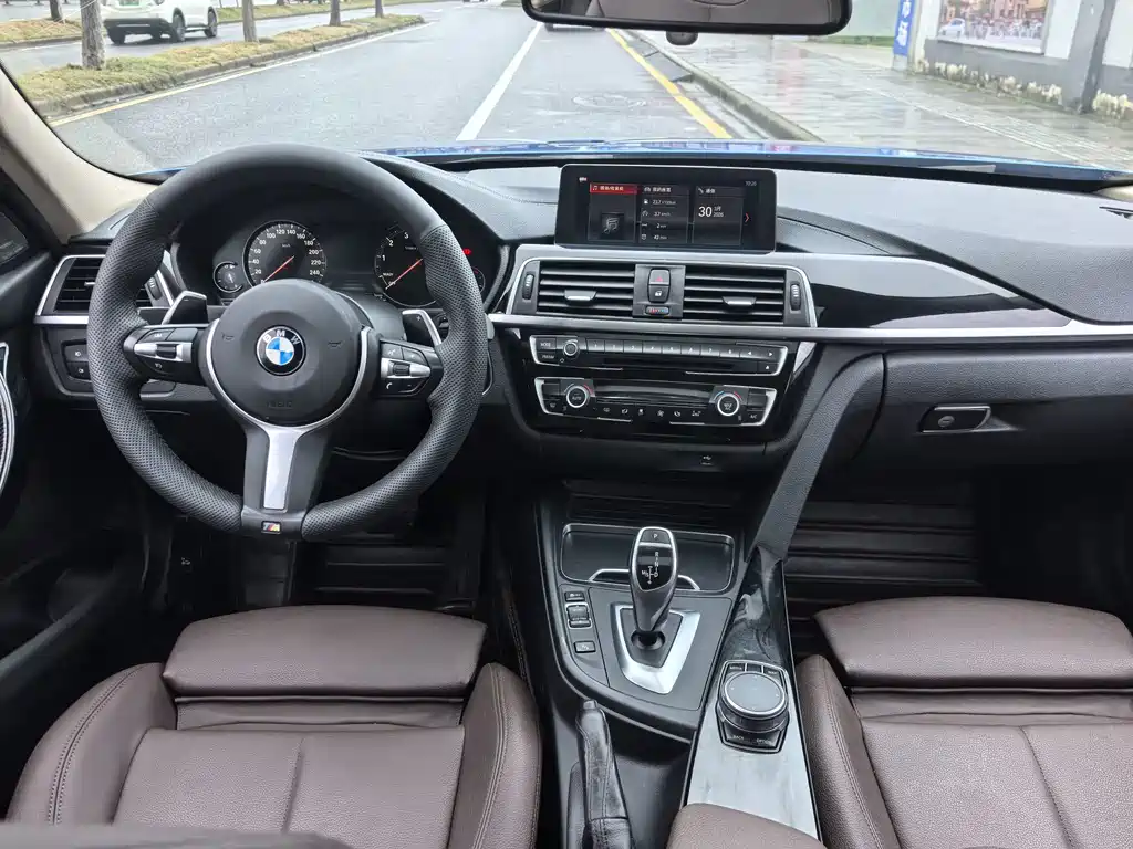 BMW 3 Series 2018 — фото 13