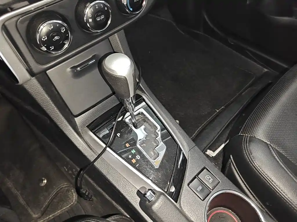 Toyota Corolla 2018 — фото 14