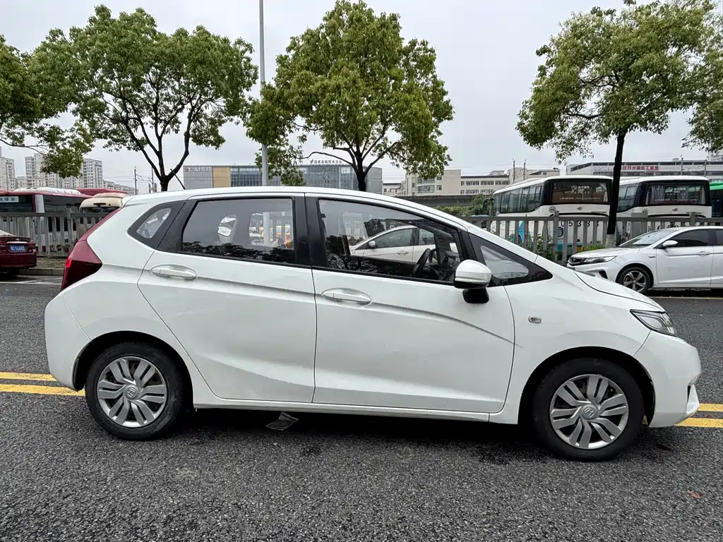 Honda Fit 2017 — фото 11