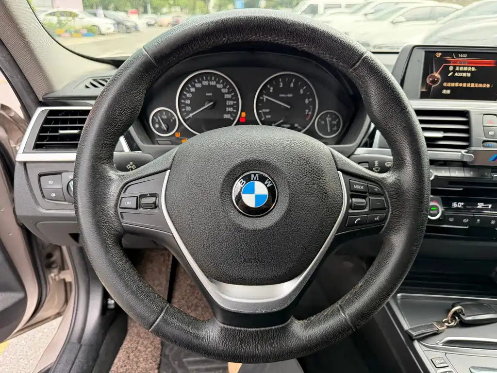 BMW 3 Series 2017 — фото 8