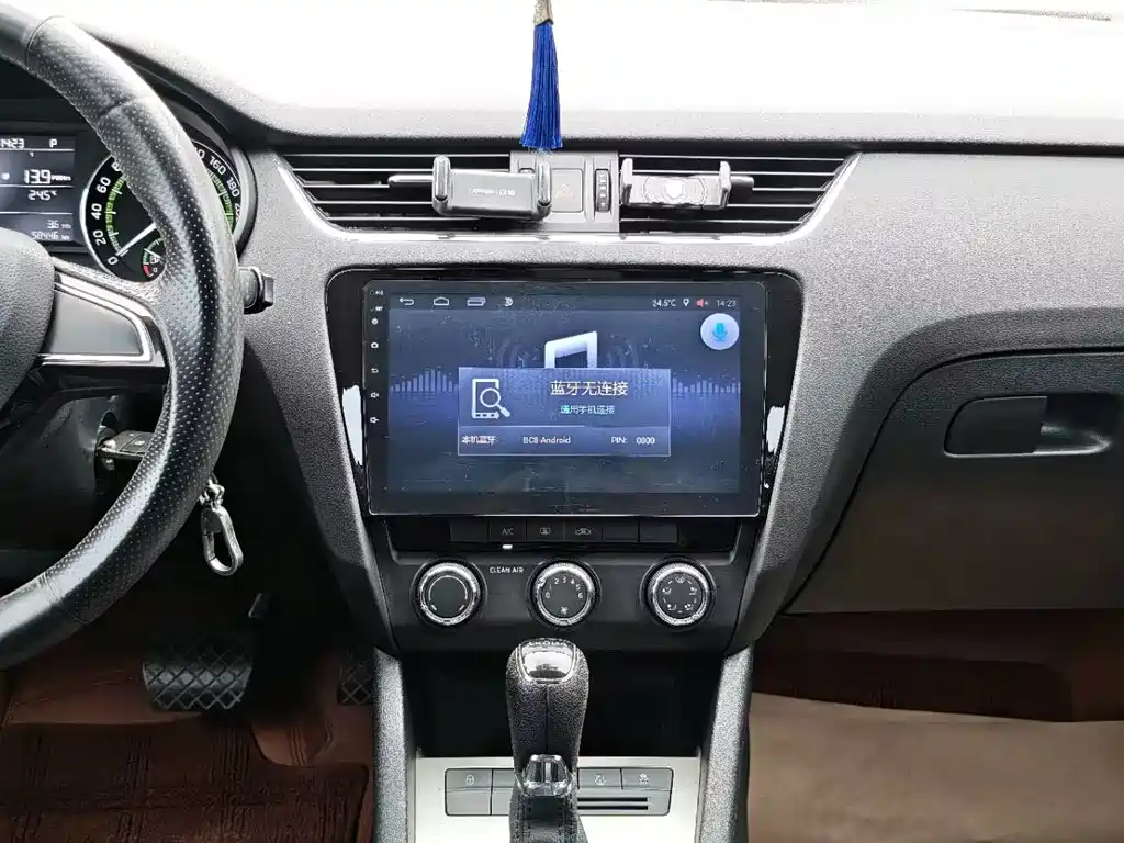 Skoda Octavia 2018 — фото 19