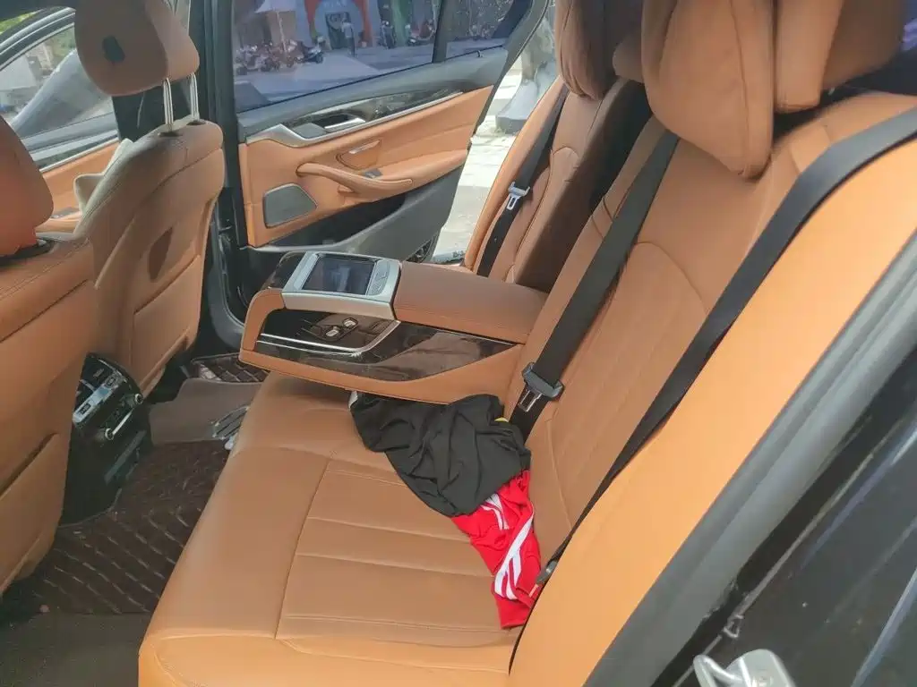 BMW 5 Series 2018 — фото 13