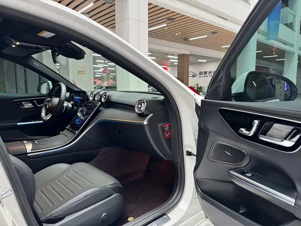 Mercedes-Benz C-Class 2023 — фото 19