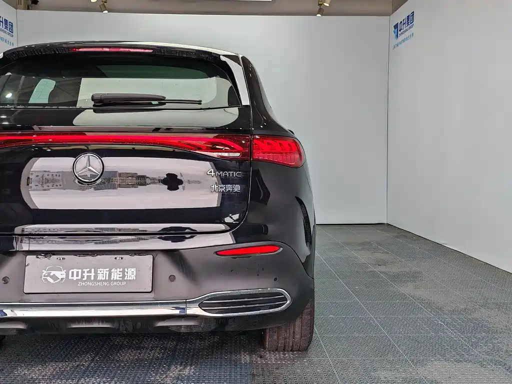 Mercedes-Benz EQE SUV 2025 — фото 19