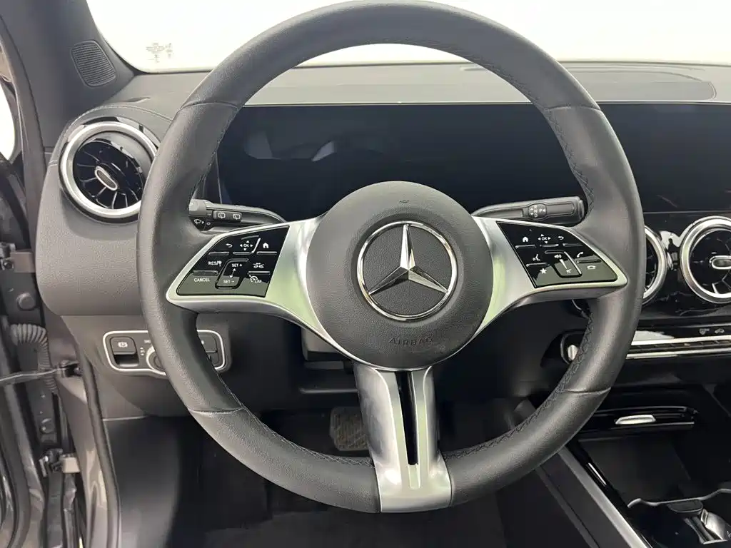 Mercedes-Benz GLB 2024 — фото 8