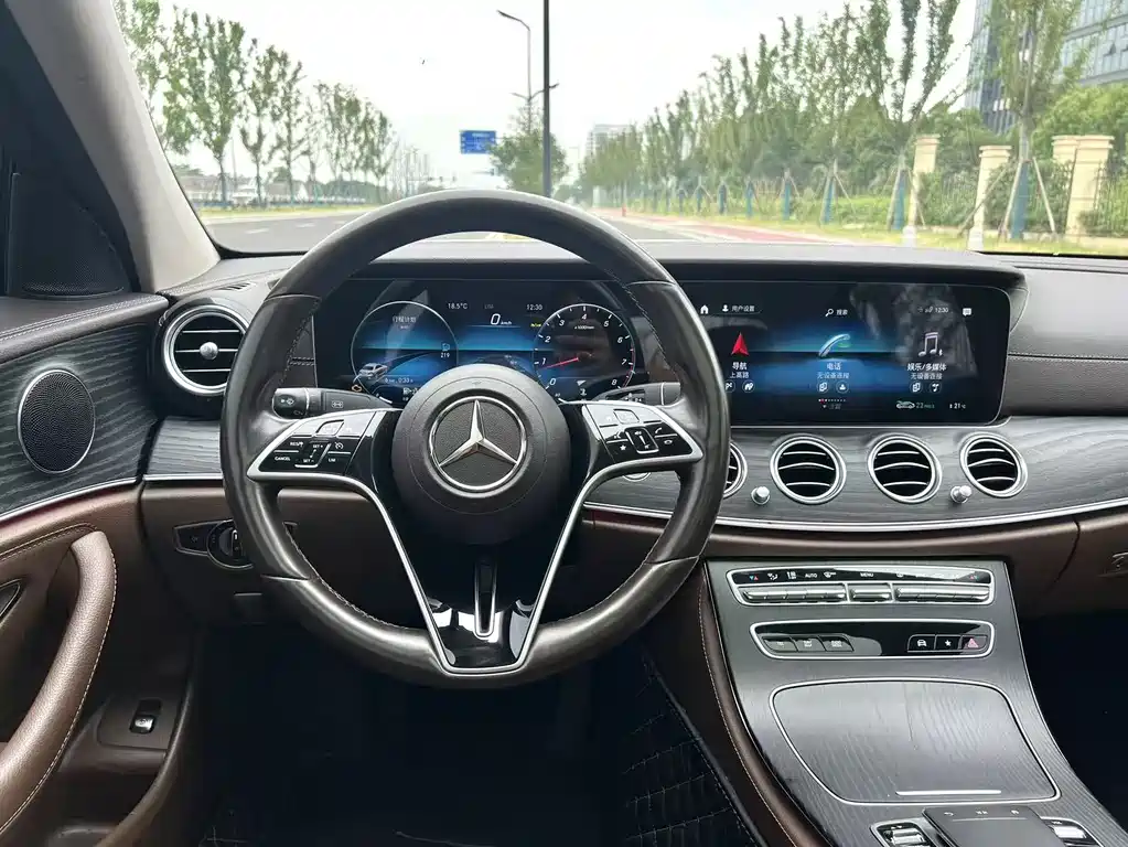 Mercedes-Benz E-Class 2023 — фото 13