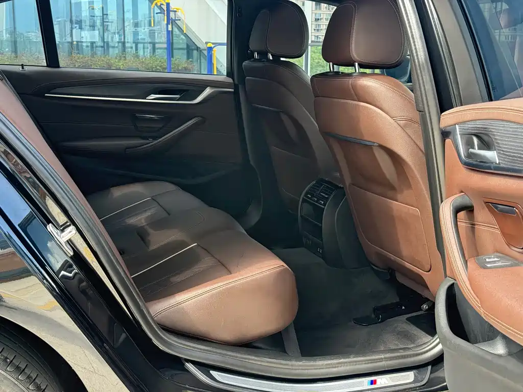 BMW 5 Series 2021 — фото 10