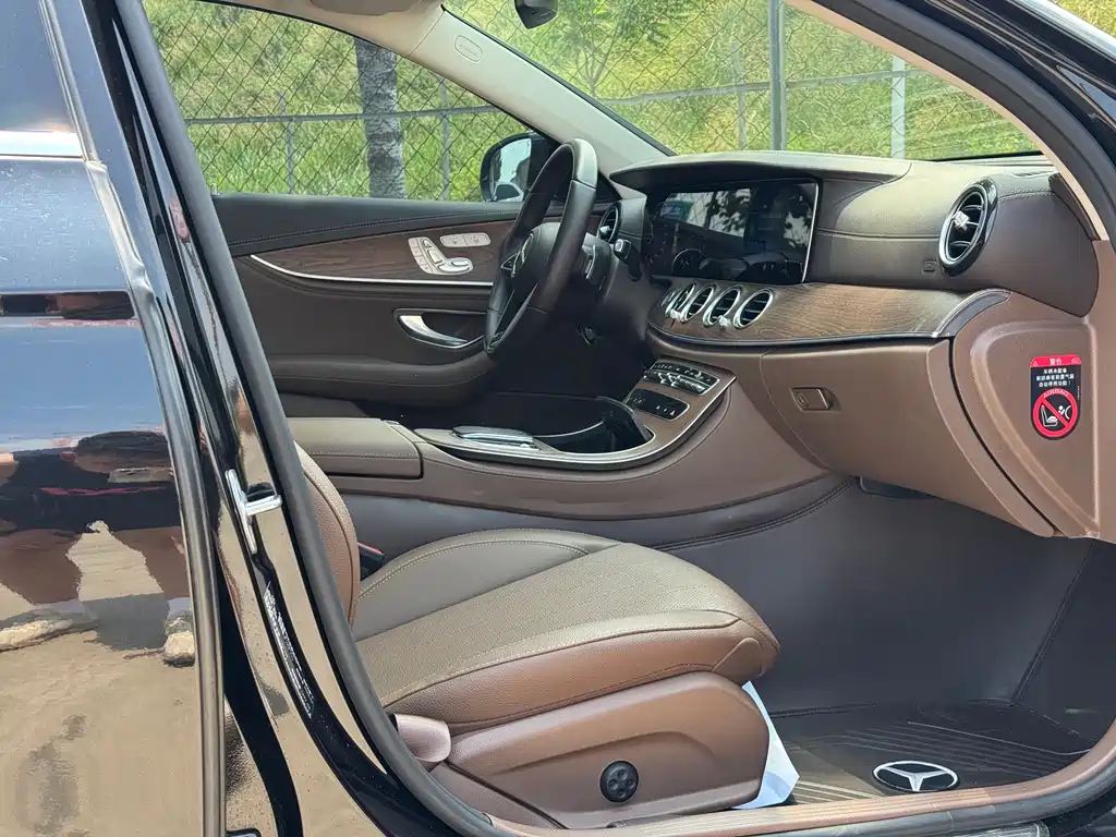 Mercedes-Benz E-Class 2023 — фото 15