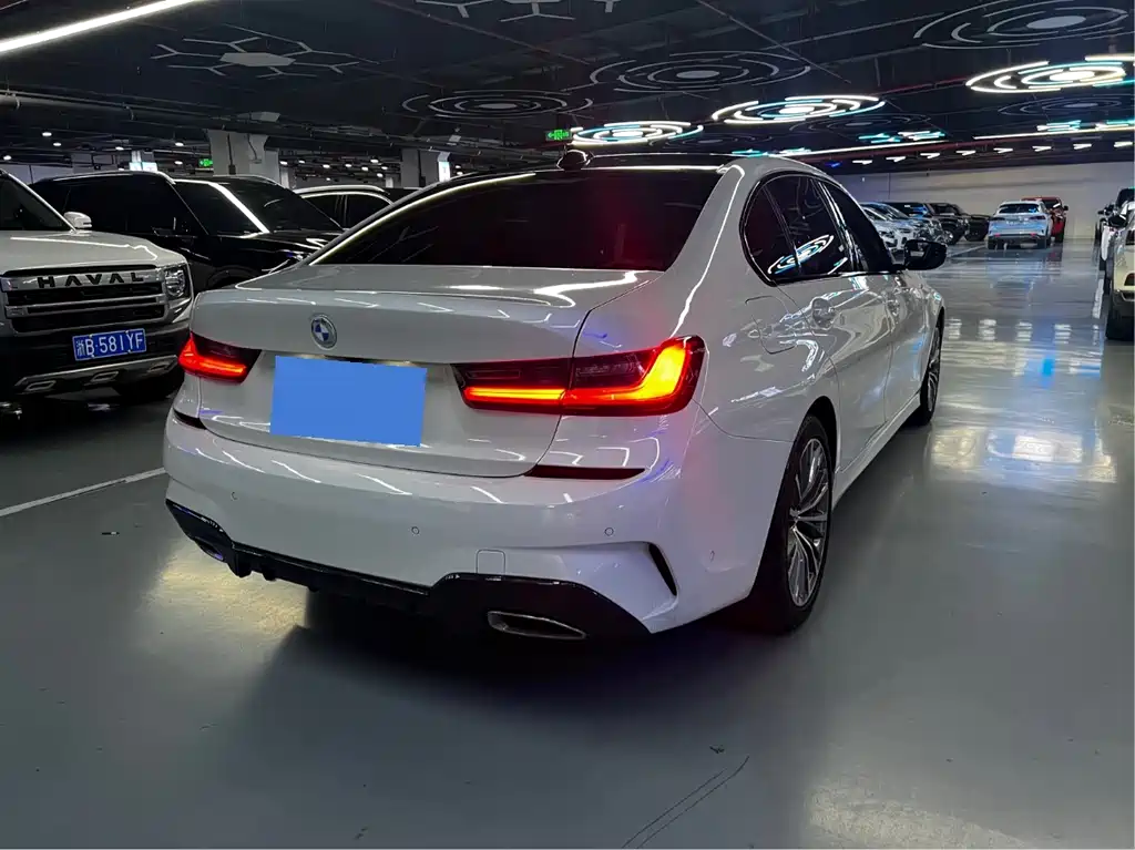 BMW 3 Series 2019 — фото 16