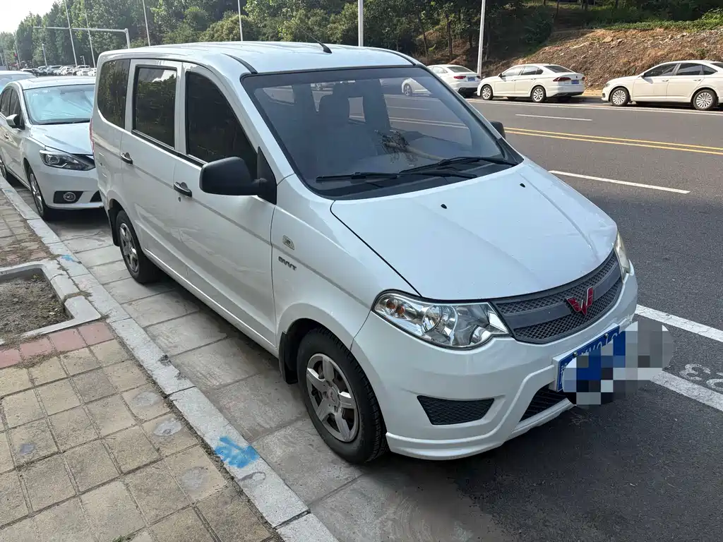 Wuling Hongguang 2018