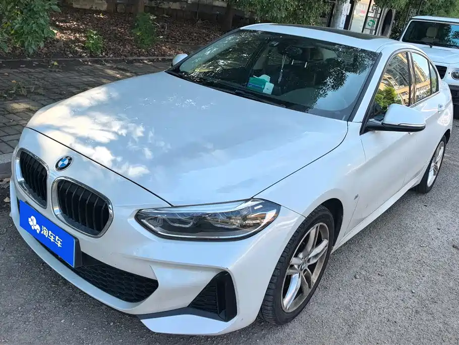 BMW 1 Series 2019 — фото 1