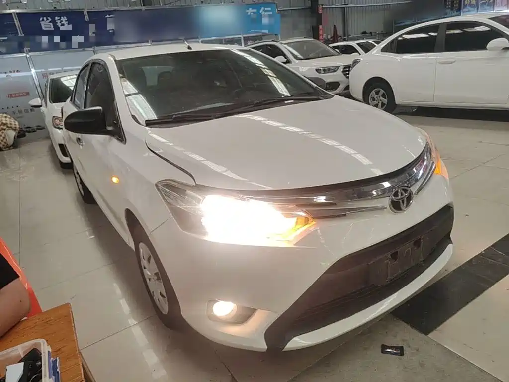Toyota Vios 2015 — фото 4