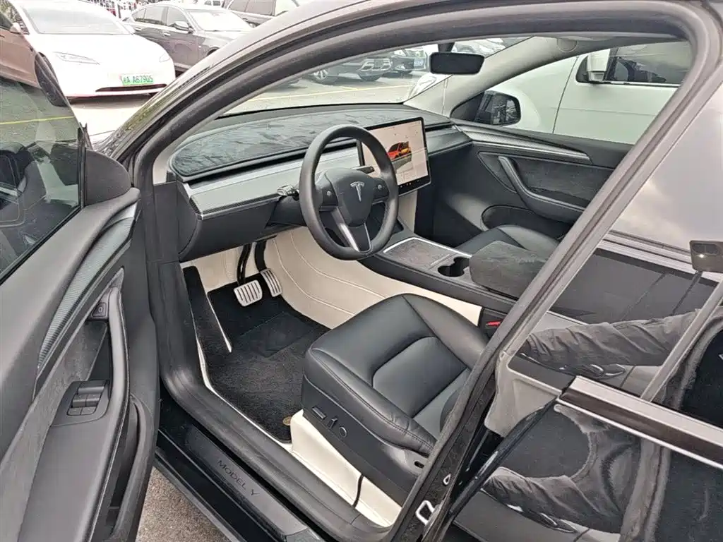Tesla Model Y 2023 — фото 15
