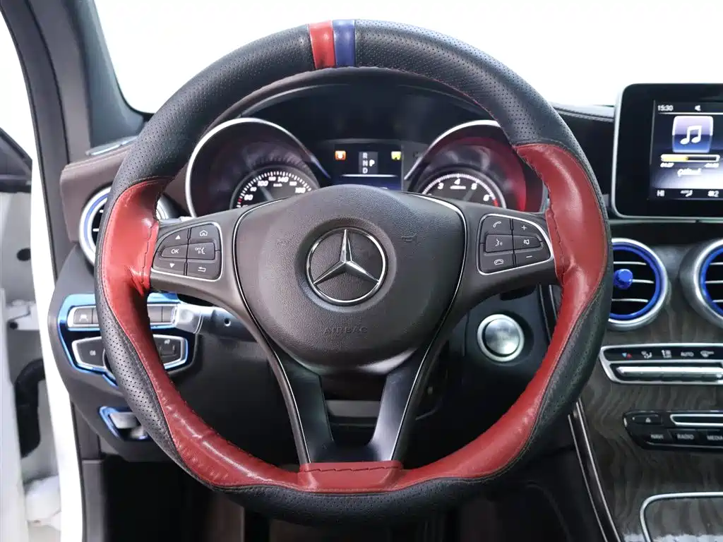 Mercedes-Benz GLC 2017 — фото 16