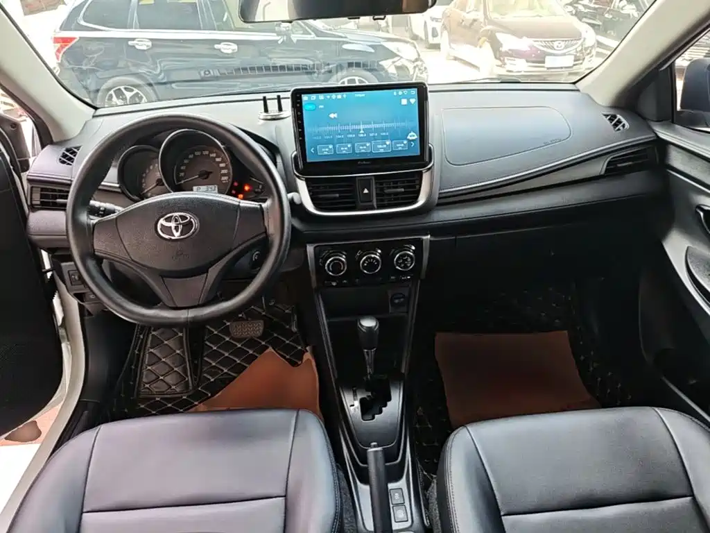 Toyota Yaris L 2020 — фото 10