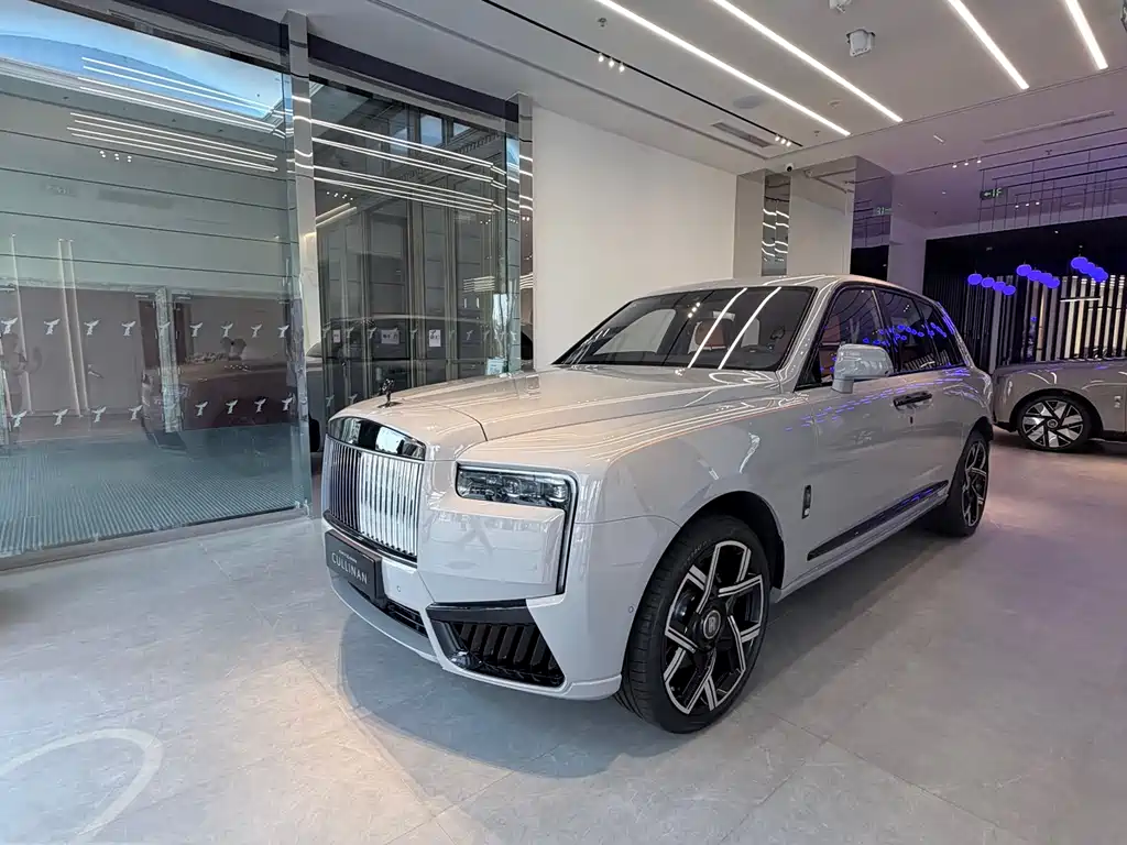 Rolls-Royce Cullinan — фото 1