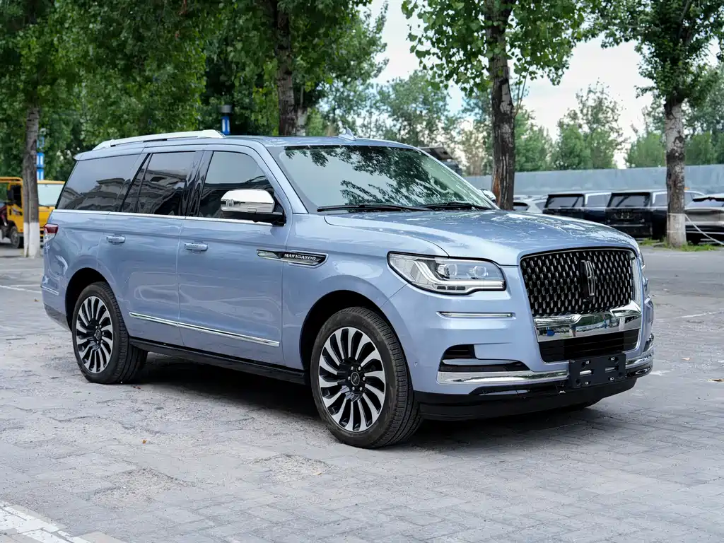 Lincoln Navigator 2022 — фото 8