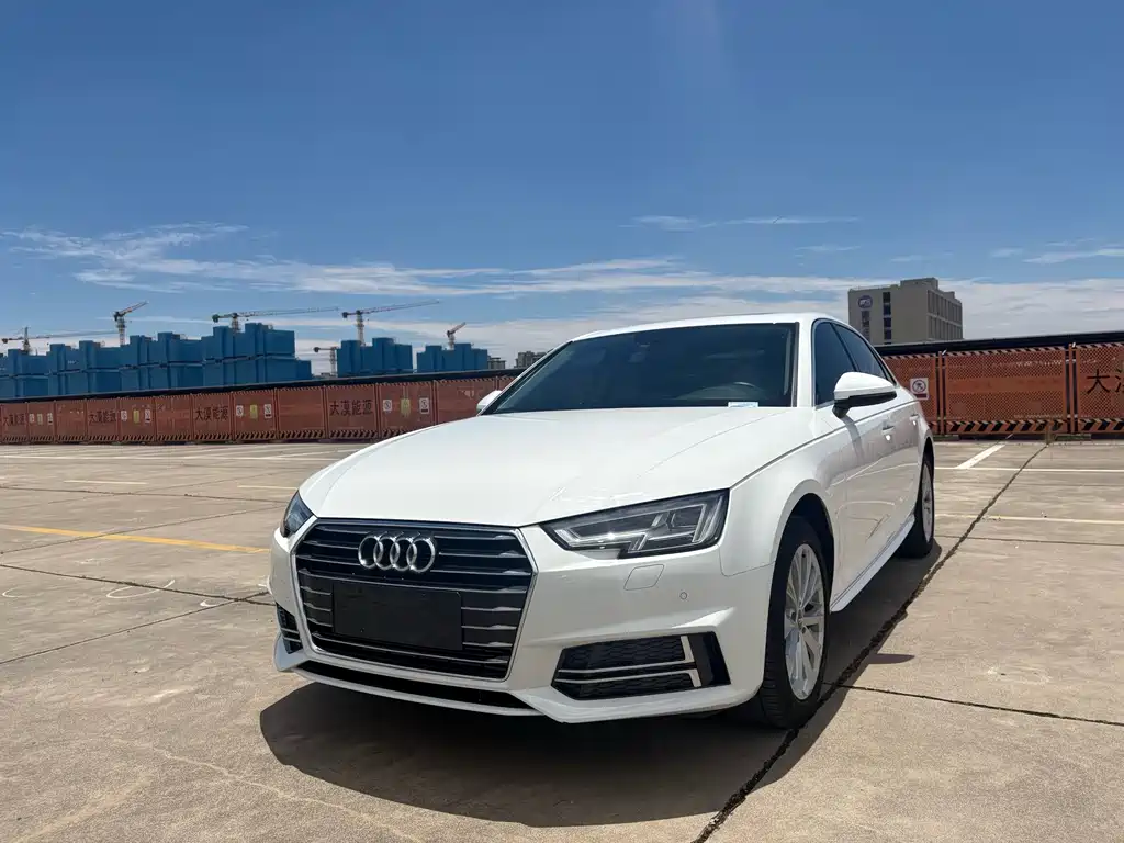 Audi A4L 2019 — фото 1