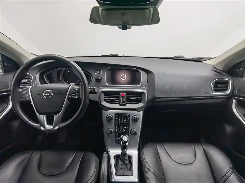 Volvo V40 2017 — фото 5